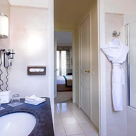 Claridge 4* פריז