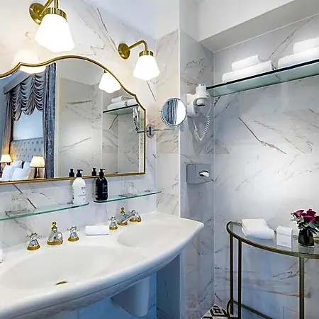 Claridge Hotel
