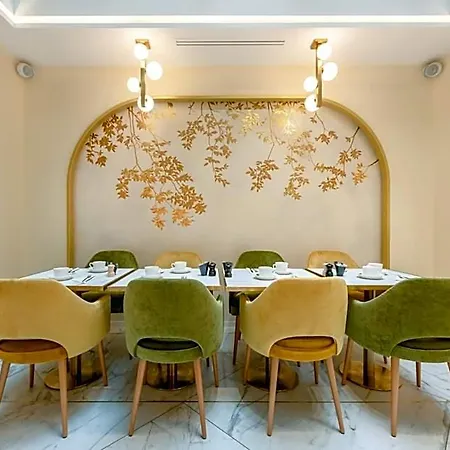 Claridge מלון 4*