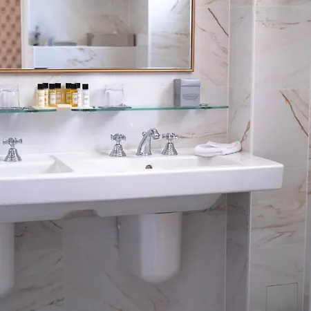 Claridge 4*